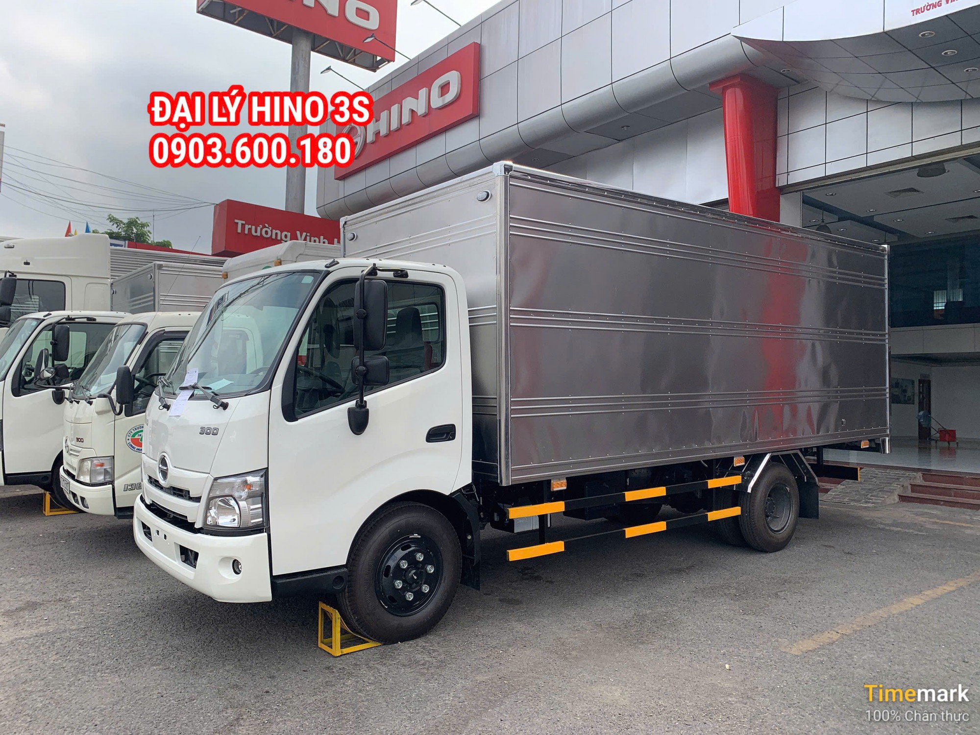 Hino 2,2 tấn Thùng Kín XZU710L